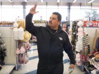 Guillermo giver (næsten) $100 væk i musikvideoen til God's Plan