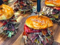 Burgerbar i USA eksperimenterer med 5-meat-burger på 1650 kalorier