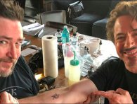 The Avengers fejrede 10 års jubilæum ved at få matchende tatoveringer