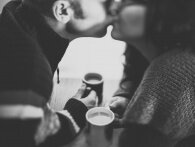 Tinder punkterer myter om online dating med ny undersøgelse 