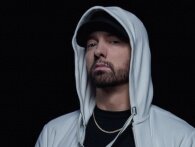 Eminem sviner anmelderne til ved at gøre deres kommentarer til en reklame for Kamikaze