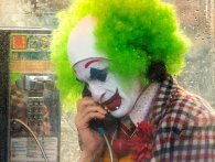 Ny video fra The Joker viser Joaquin Phoenix og co. i fuld makeup