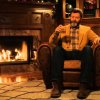 Årlig juletradition: Se Nick Offerman sidde og drikke whisky i 45 minutter