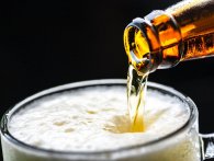 Mand taber sig 15 kilo på 30 dage ved udelukkende at leve af øl 