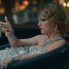Taylor Swift smider sit gamle jeg i graven og slår millioner af fluer med et smæk, i sin nye musikvideo