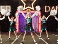 Første trailer til Poms viser 70-årige cheerleadere i aktion