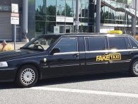 Legende forvandler limousine til Fake Taxi til sin makkers polterabend-roadtrip