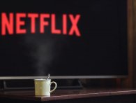 Stopper Netflix med at lancere hele sæsoner på en gang?