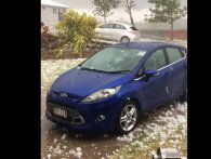 Bil smadret af nedbør: haglstorm i Australien er ikke for sarte sjæle