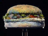 Klam reklame: Kendt burgerkæde reklamerer med muggen burger