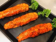 Slagter tager pis på veganere ved at opfinde kød-gulerødder