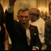 James Bond drikker redbull og gambler i ventetiden på No Time To Die-forsinkelsen
