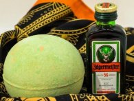 Jägermeister lancerer hyggepakke: bathbombs med duft af brandert og en lille skarp til badekarret