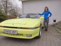 28-årige Sandra sælger sin gule, dyre bil: Jeg har droppet de fyre, der har disset den