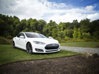 Biler med pondus: Når Volkswagen og Tesla leder vejen