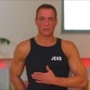 Jean-Claude Van Damme deler træningstricks i ny videoguide til hjemmetræning