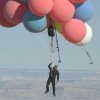 Tryllekunstner David Blaine flyver 7 km op i luften ved hjælp af balloner