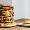 Restaurant med burger-udfordring: hvem kan æde denne 12 kilo tunge burger?