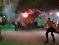Nytår i Rusland: To fyre laver duel med fyrværkeri
