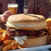 5 kg burger-udfordring: Hvem er mand nok til jobbet?
