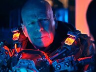 Bruce Willis er klar til det ydre rum igen i traileren til Cosmic Sin