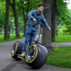 Prol eller art? Youtuber har designet løbehjul med Formel 1-dæk