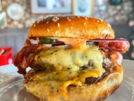 Guldkroen lancerer Guldbox: Burger, bajs og dessert leveret direkte til døren til EM-herreaften