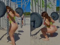 Kvinde med velformet bagdel laver squats på stranden i bikini 
