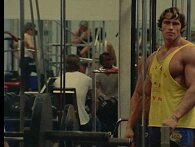 Schwarzenegger deler sit ikoniske 1977-hjemmetræningsprogram