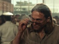 Charlie Hunnam er bankrøver og heroinjunkie i første trailer til Shantaram