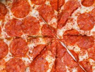 Pizza Hut slår verdensrekord og laver verdens største pizza med 630.000 skiver peperoni