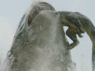 Kæmpehaj mod fortidsdinosaurer: Se første trailer til Meg 2