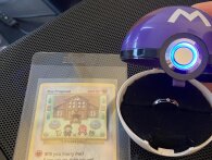 Pokemon-fan frier til sin kæreste med hjemmelavet pokemon-kort i en Master Ball