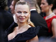 Pamela Anderson: Et særligt øjeblik i Hugh Hefners soveværelse gjorde, at jeg bare måtte væk