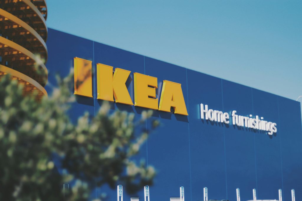 Sådan overlever du en IKEA-tur med kæresten (og slipper uden samlivskrise)