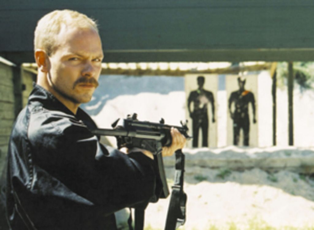 John Schmidt vender tilbage: Kultserien P.I.S. vil blive til actionfilm – men kun hvis du hjælper