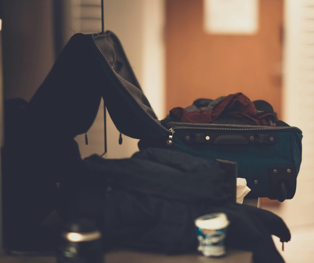 Rejsetip går viralt: Derfor bør du stille din kuffert i brusekabinen på hotellet