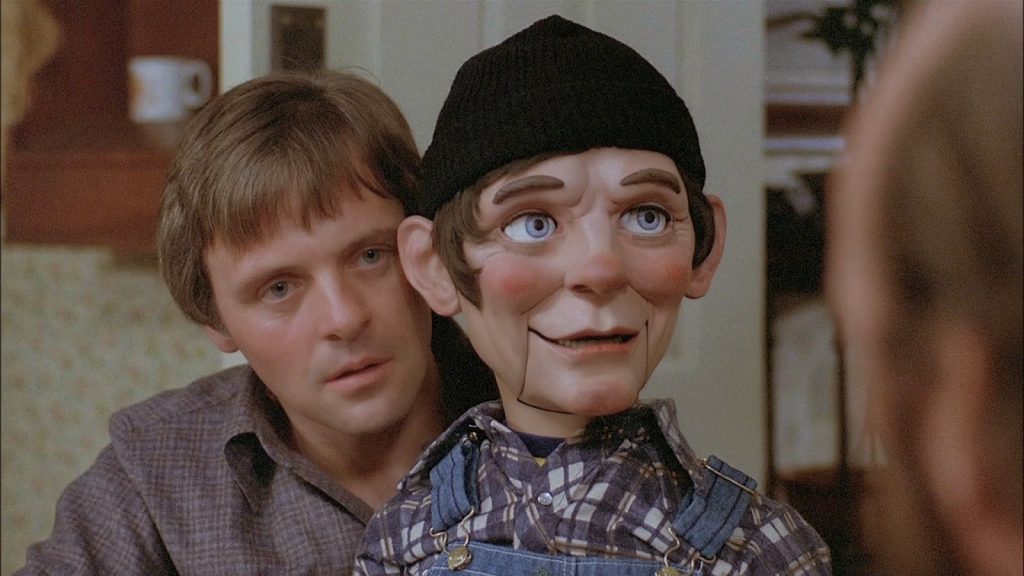 Rami Malek bliver creepy bugtaler i remake af Hopkins-klassiker