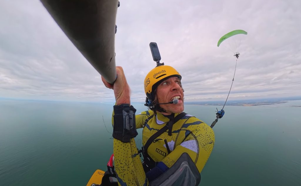 Kitesurfer sætter vanvittig verdensrekord: 484 meter oppe
