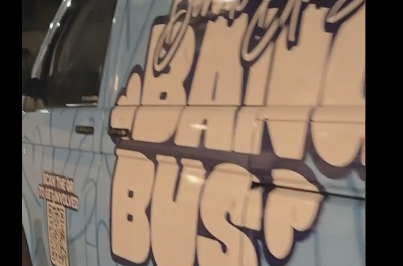 Bonnie Blue fanget i aktion: Se video af hendes ‘bilhygge’ i hendes Bang Bus