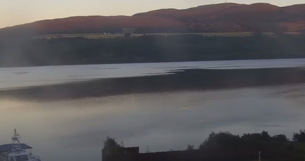 Loch Ness Monster-jæger fanger ny optagelse med bevægelse, han “aldrig har set før”