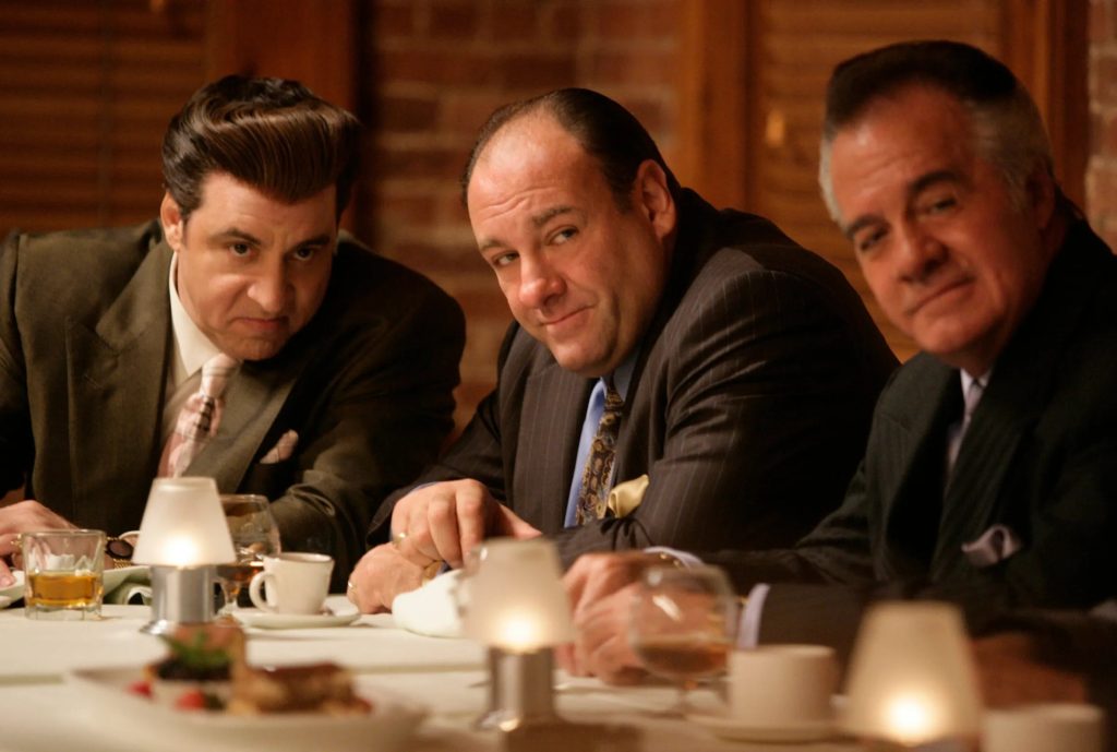 David Chase dykker ned i CIA’s mørkeste hemmeligheder i ny serie om LSD-eksperimenter og sindskontrol