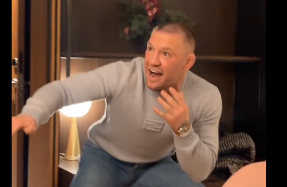 Skæv McGregor forklarer boksning til Tyson i video: Det er lidt som at lære Mozart at spille klaver