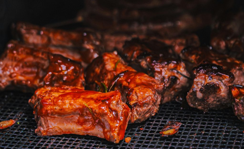 Sådan griller du ribs på gasgrill som en ægte pitmaster