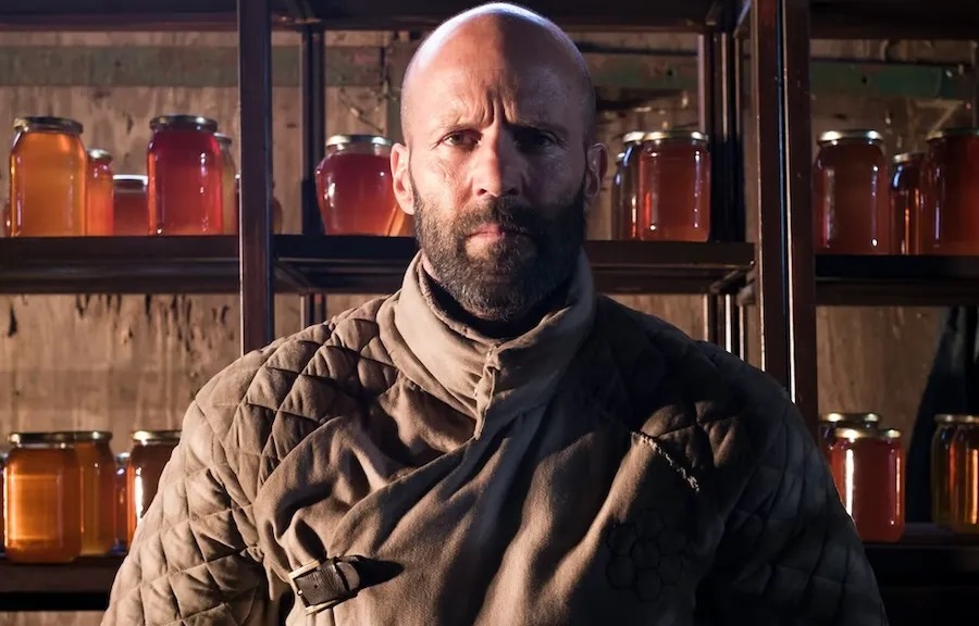 Jason Statham vender tilbage som den dødeligste biavler i vinterkulden