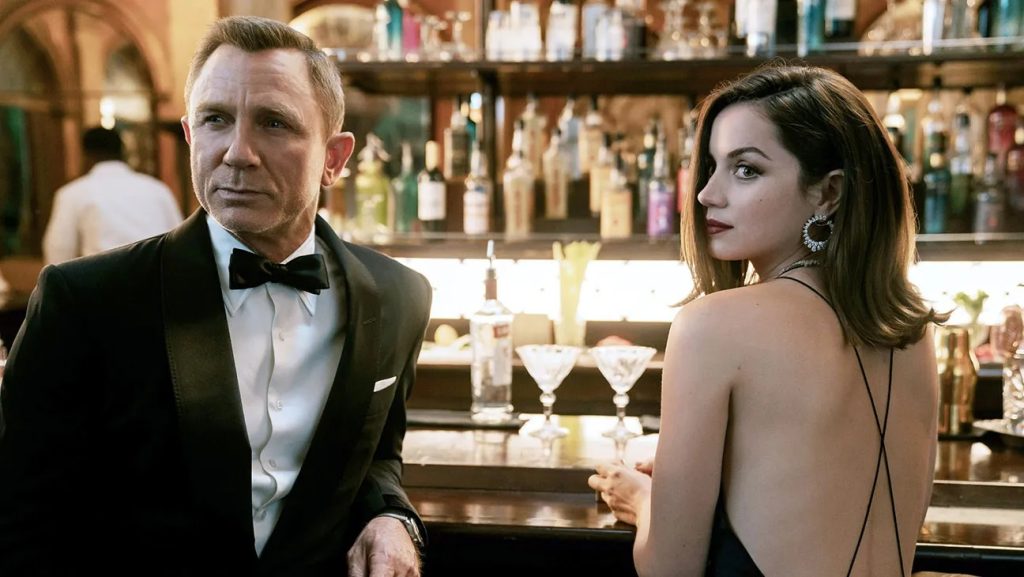 Alle James Bond-film kan nu streames i Danmark på Netflix