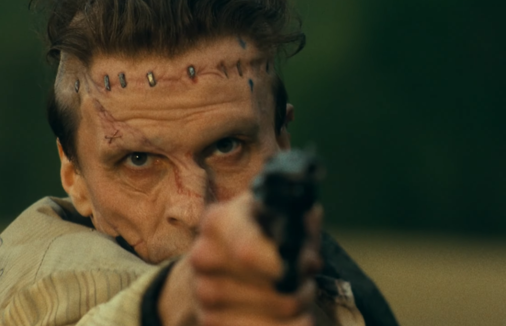 Frankenstein får punkattitude: Maggie Gyllenhaal giver The Bride sin egen vilje i første trailer