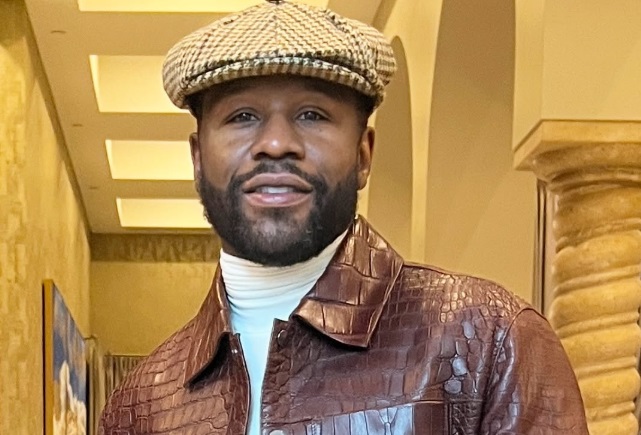 Floyd Mayweather Jr. gør comeback: 50-0-rekorden bliver aktiv igen efter Tyson-showkamp