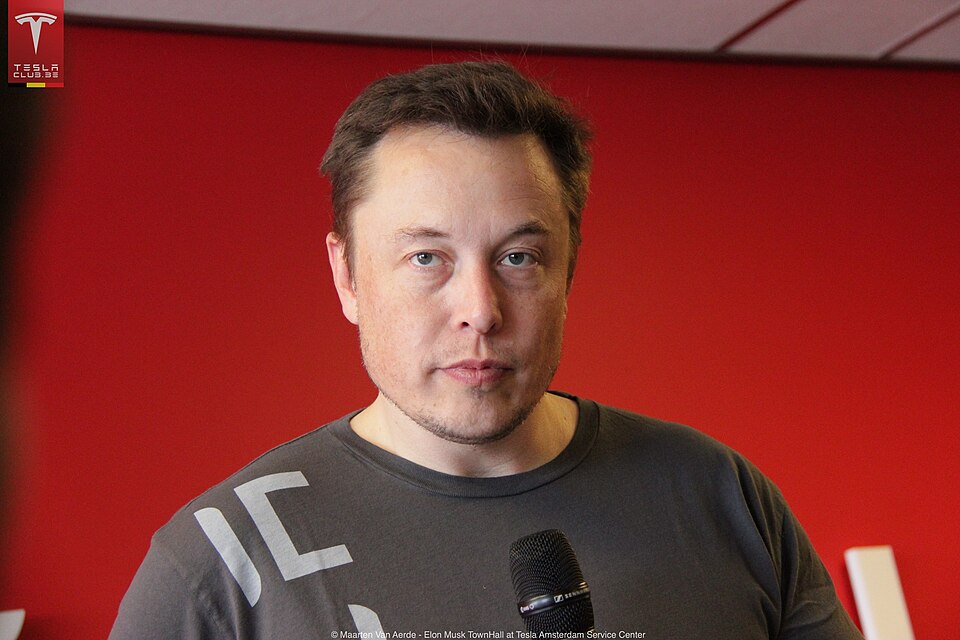 Elon Musk vil bygge en AI-fabrik på Månen
