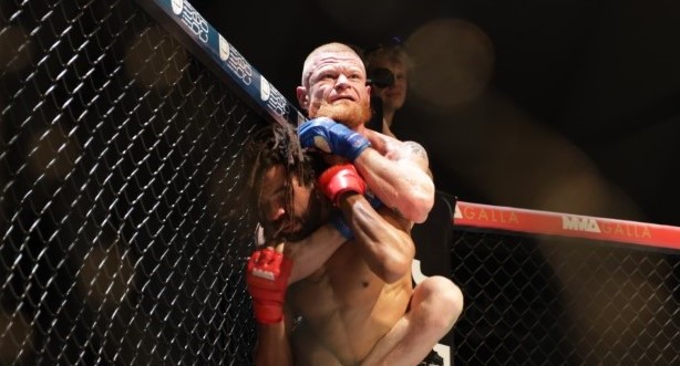 “Sønderjyske håndmadder er der ingen, der kan tåle” – og dem blev der delt rigeligt ud af til MMA Galla 29 i Kolding